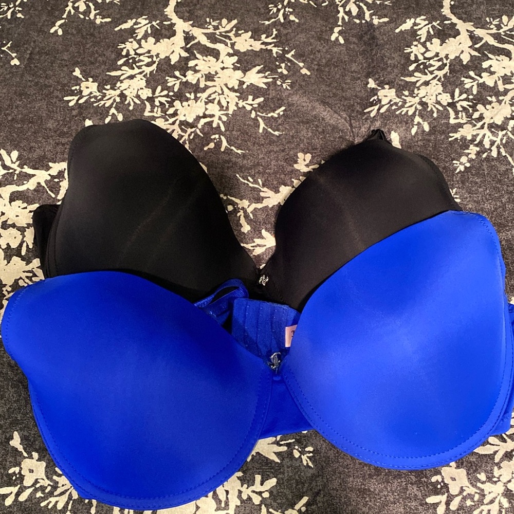 Juicy Couture 2 bras new with out tag